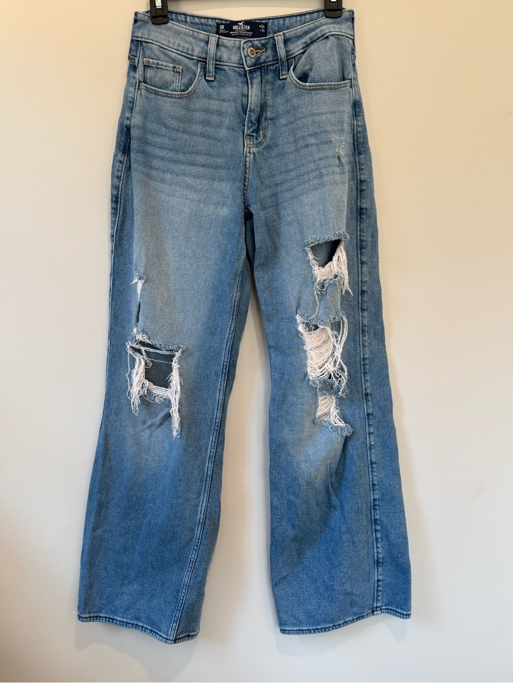 Hollister Women's High Rise Vintage Baggy
Distressed Jeans | Size OR